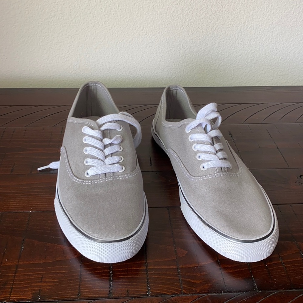 And EAWY Sneakers Size 9